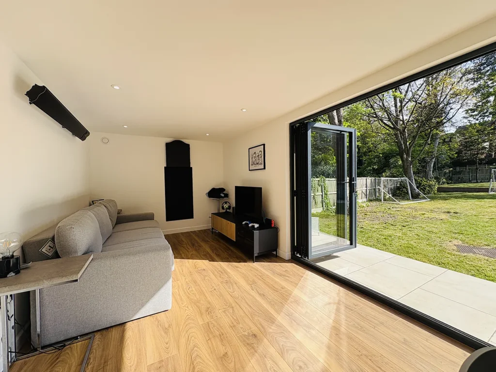 bexley garden entertaining room with canopy